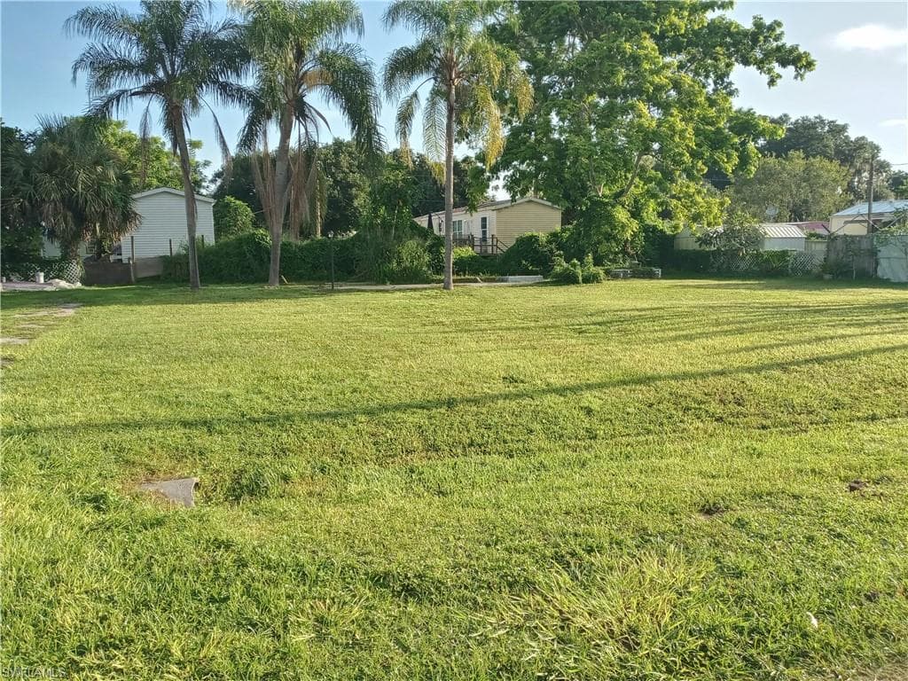 721 Lady Bird LN NORTH FORT MYERS, FL 33917
