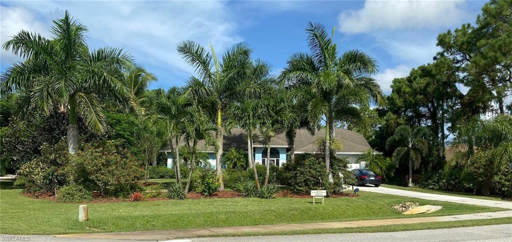 24680 Paradise RD BONITA SPRINGS, FL 34135