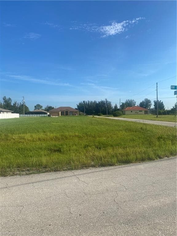 2518 Tenth TER CAPE CORAL, FL 33993