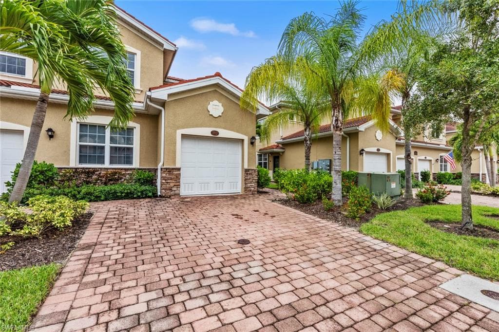 8505 Oakshade CIR 4 FORT MYERS, FL 33919