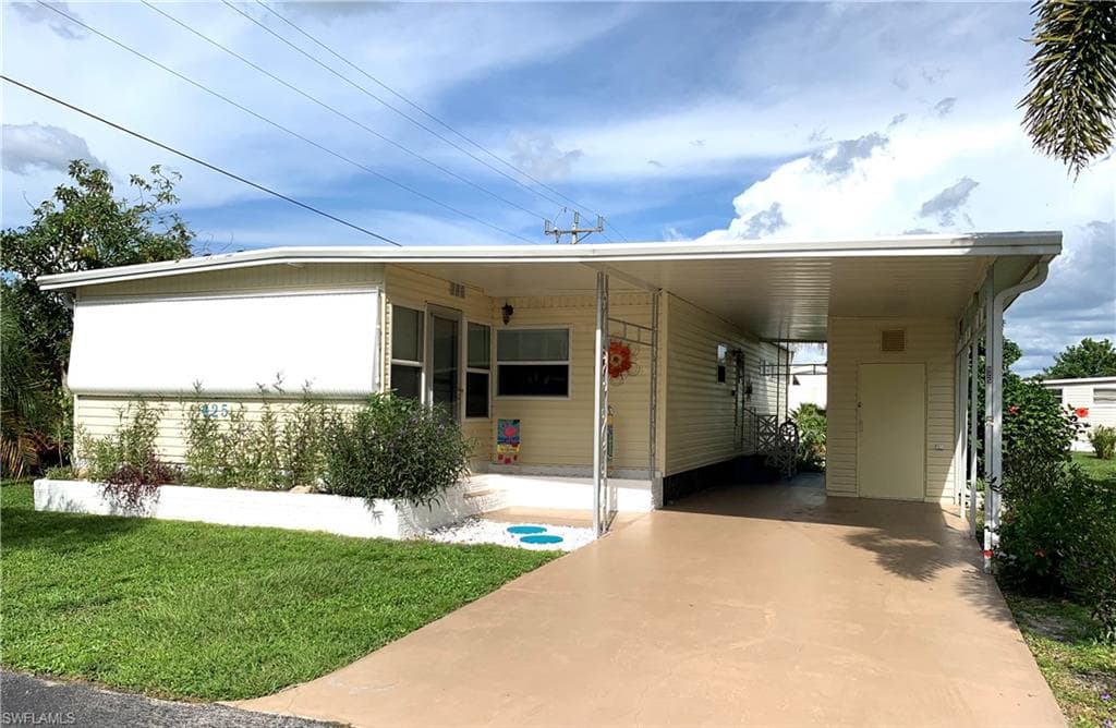 925 Lazy LN NORTH FORT MYERS, FL 33917