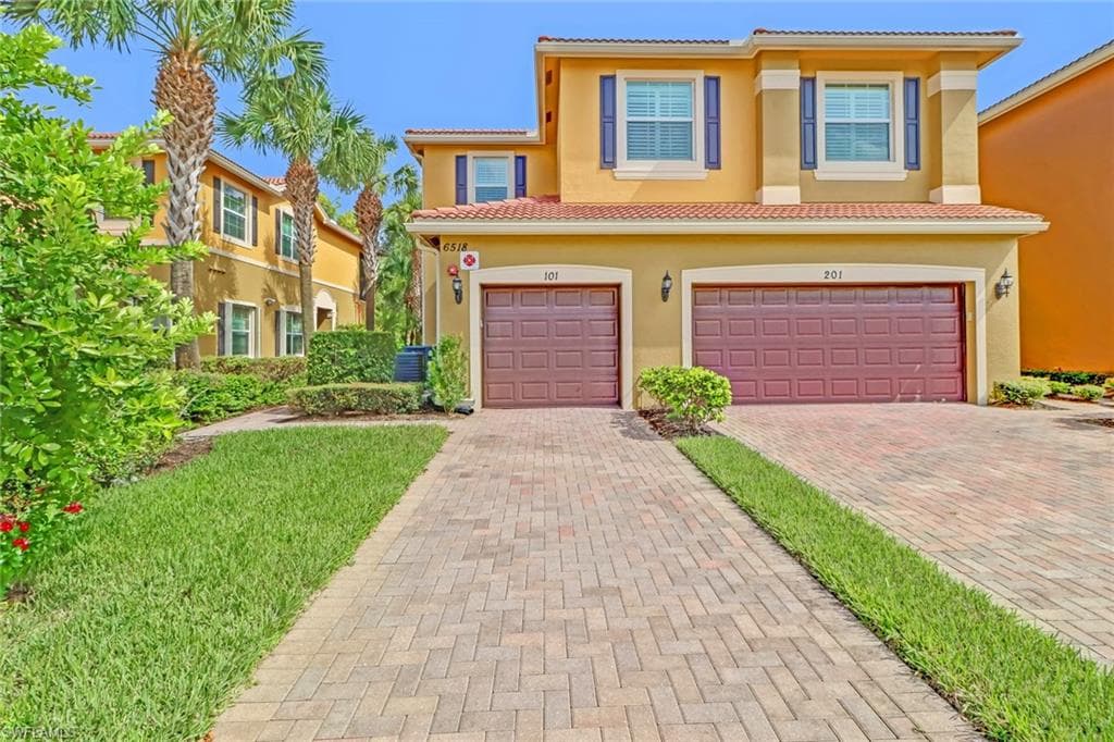 6518 Monterey PT 101 NAPLES, FL 34105