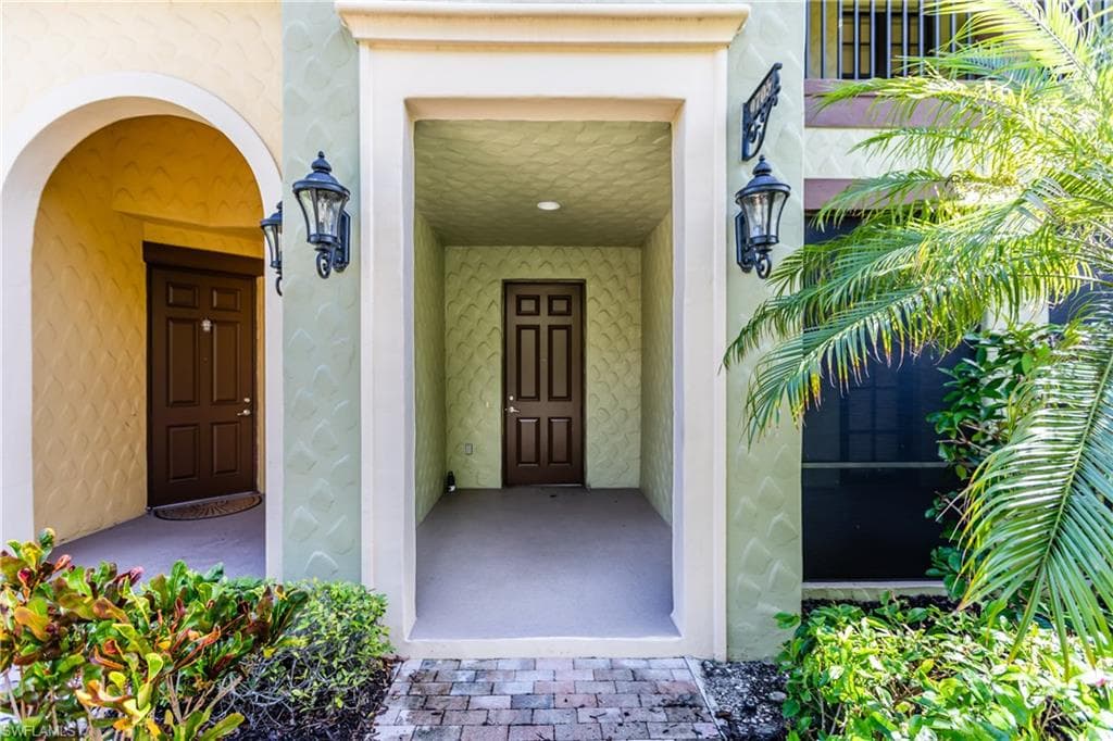 9151 Delano ST 9705 NAPLES, FL 34113