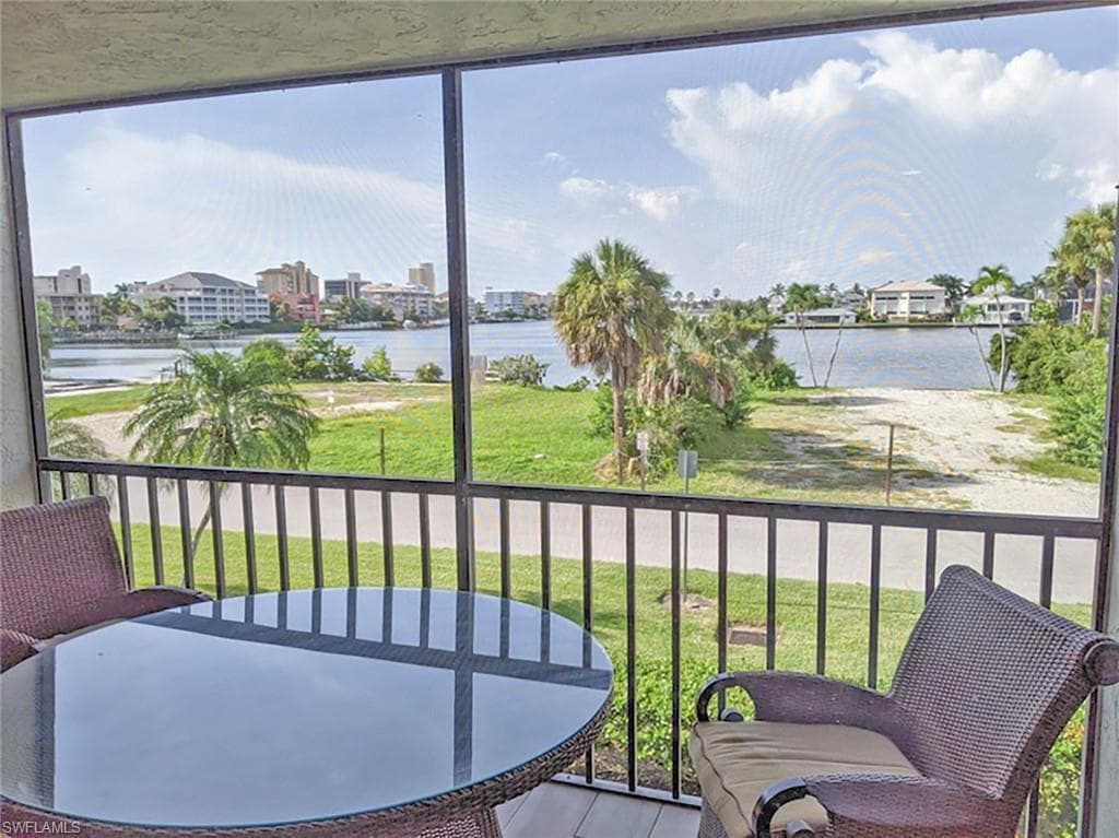 260 Southbay DR 110 NAPLES, FL 34108
