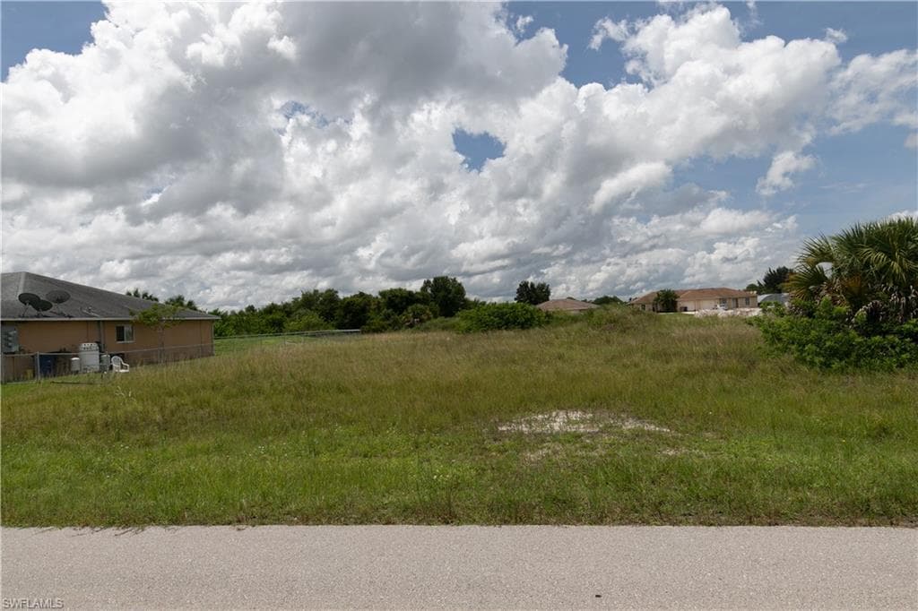 2513 Daniel AVE LEHIGH ACRES, FL 33971