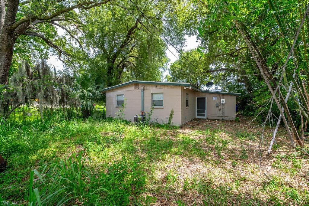 2407 Maple AVE FORT MYERS, FL 33901