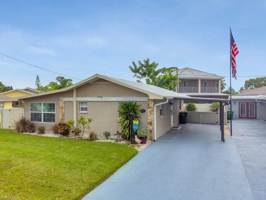 814 107th AVE N NAPLES, FL 34108