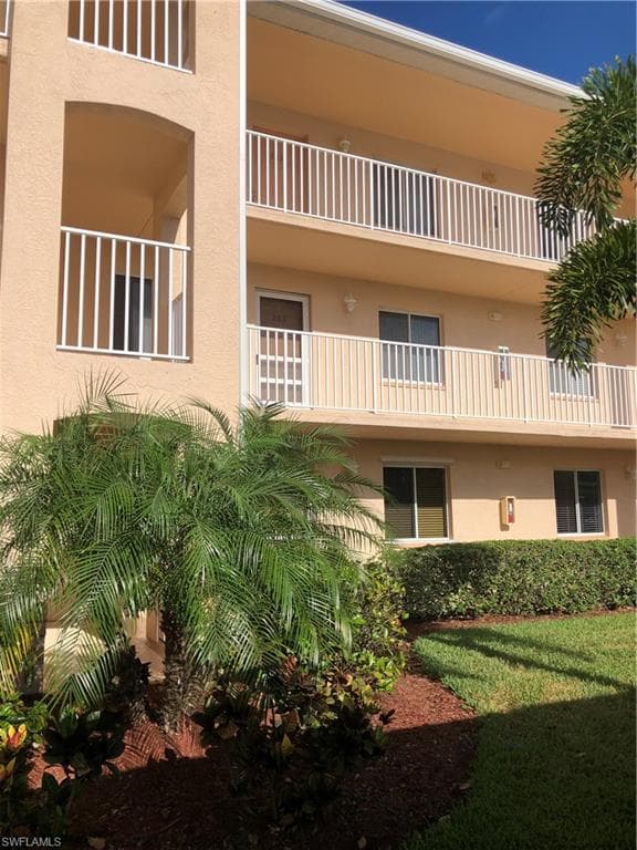 1051 Eastham WAY B-203 NAPLES, FL 34104