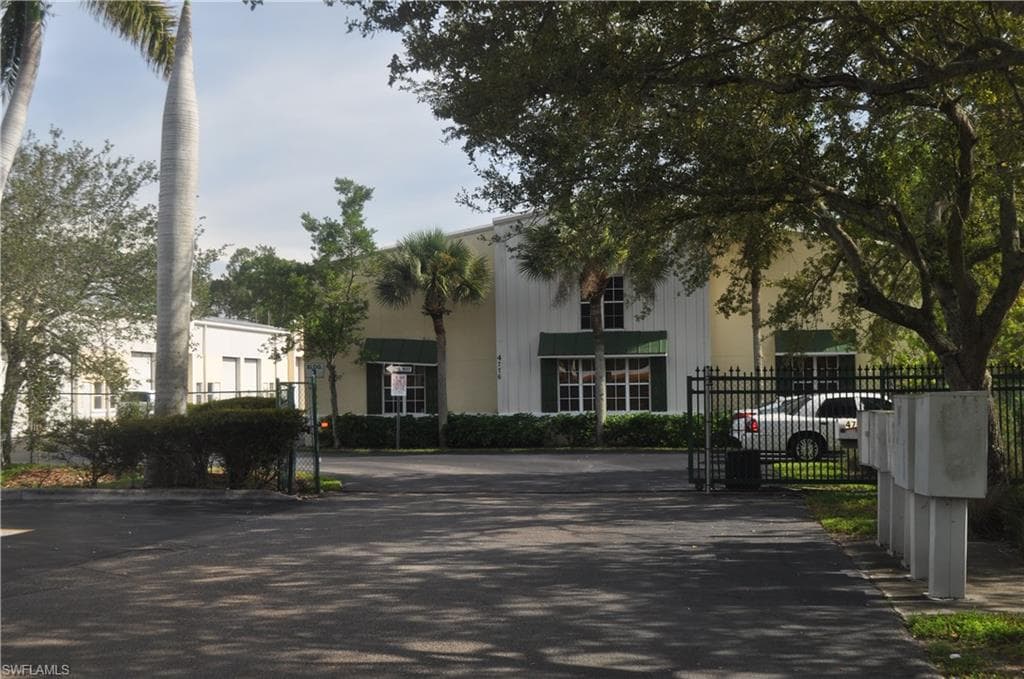 4776 Radio RD 801 NAPLES, FL 34104