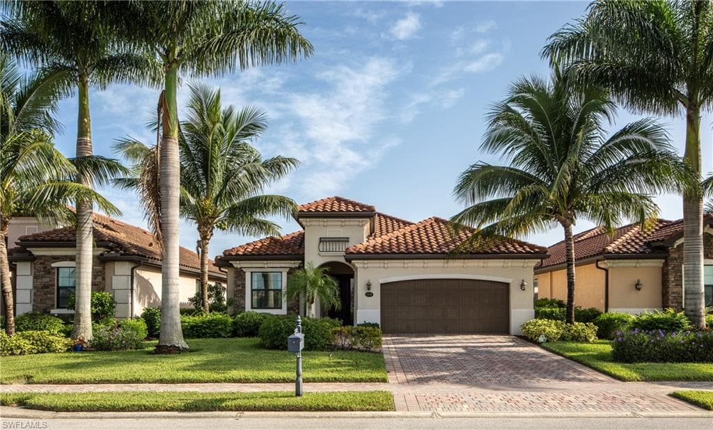 2918 Aviamar CIR NAPLES, FL 34114