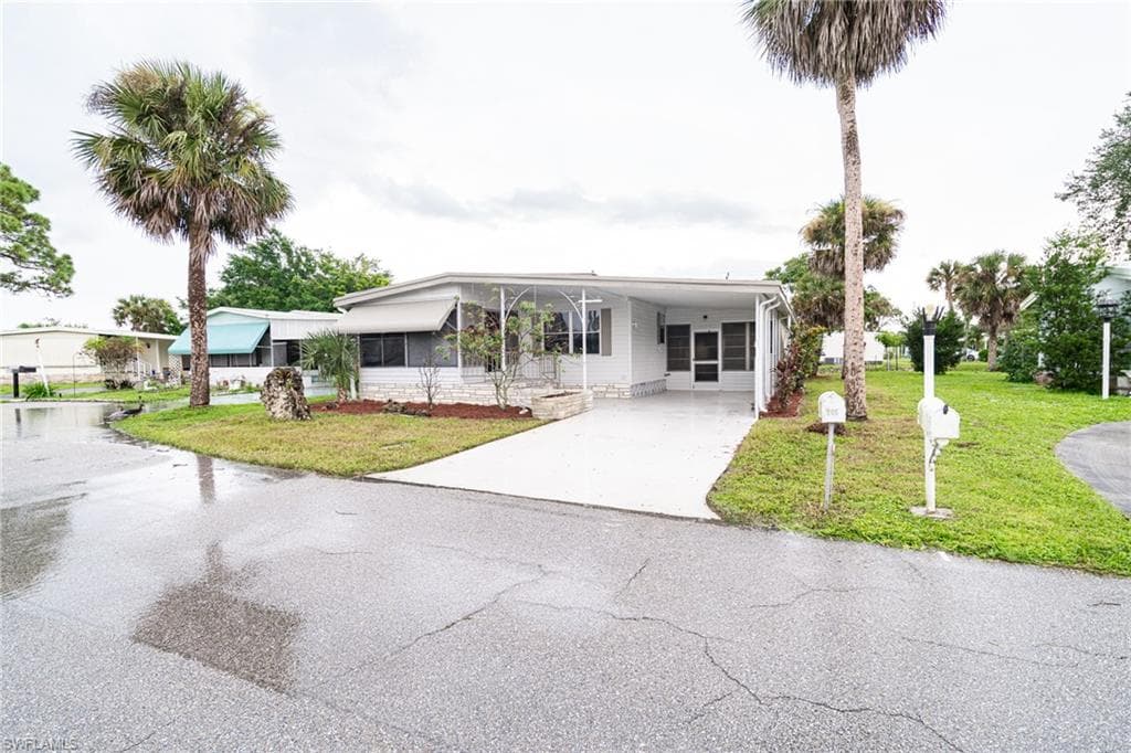 805 Hollyberry CT NORTH FORT MYERS, FL 33917