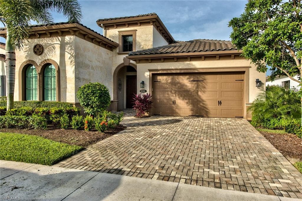 9301 Woodhurst DR NAPLES, FL 34120