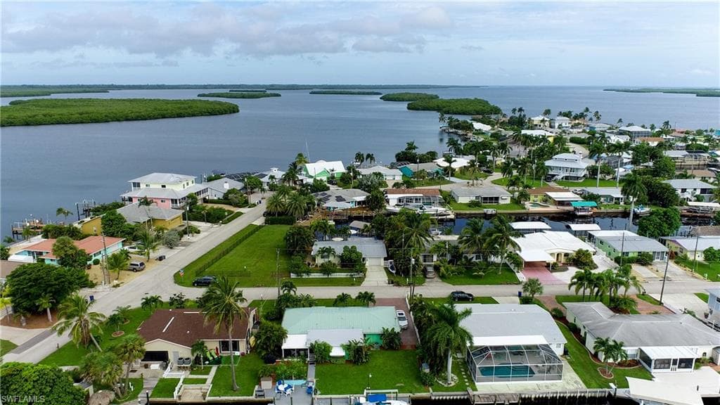 2868 Velma ST MATLACHA, FL 33993
