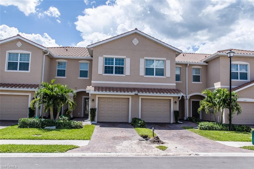 2699 Blossom WAY NAPLES, FL 34120