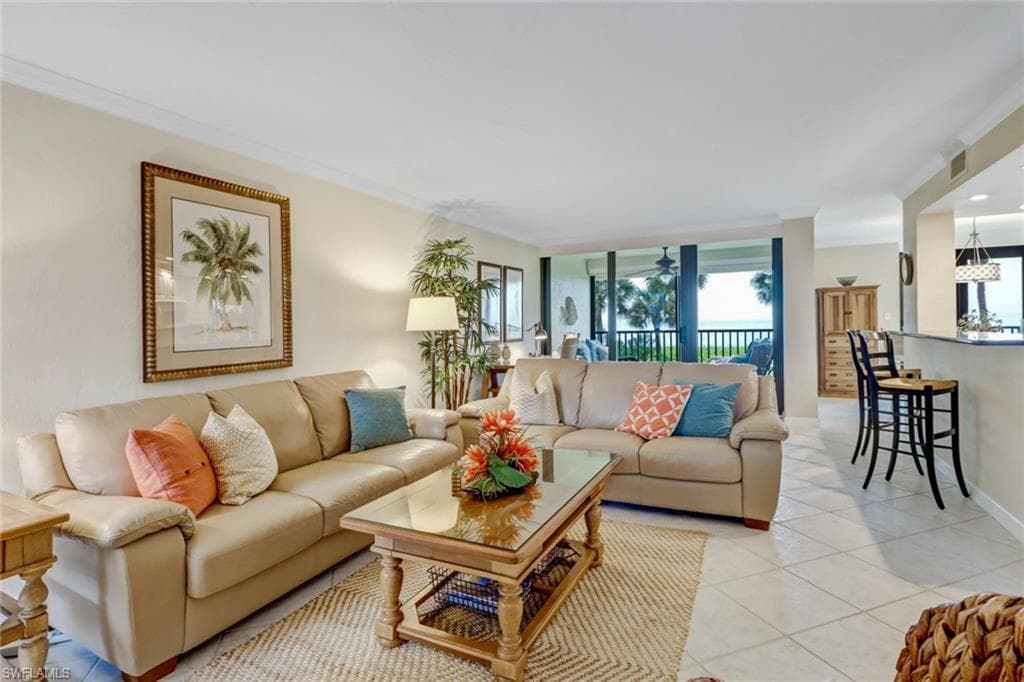 10475 Gulf Shore DR 114 NAPLES, FL 34108