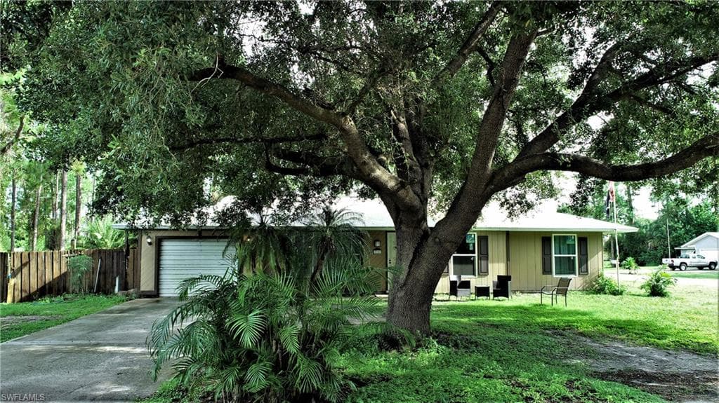 2707 E 3rd ST LEHIGH ACRES, FL 33936