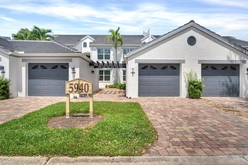 5940 Sand Wedge LN 1402 NAPLES, FL 34110