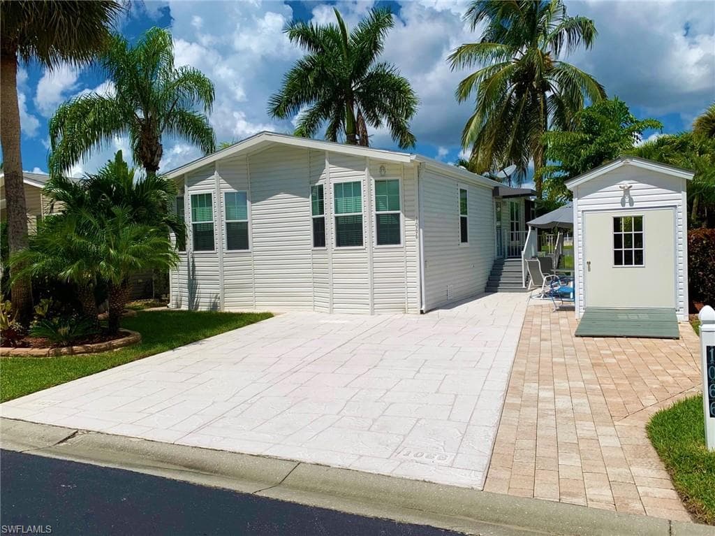 1066 Silver Lakes BLVD NAPLES, FL 34114
