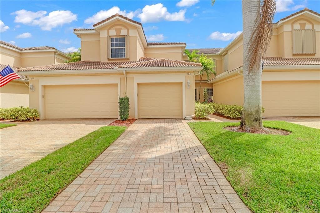6011 Jonathans Bay CIR 201 FORT MYERS, FL 33908
