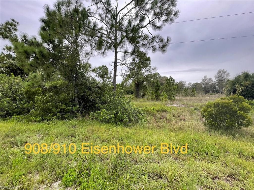 908 Eisenhower BLVD LEHIGH ACRES, FL 33974