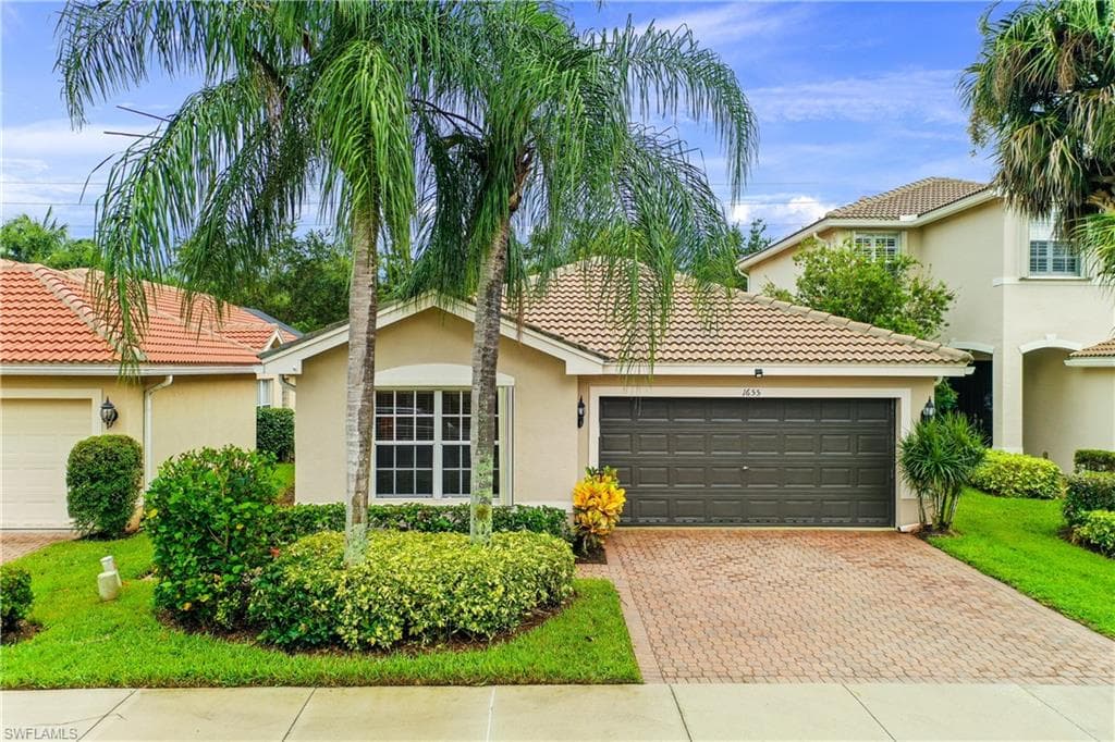 1655 Triangle Palm TER NAPLES, FL 34119