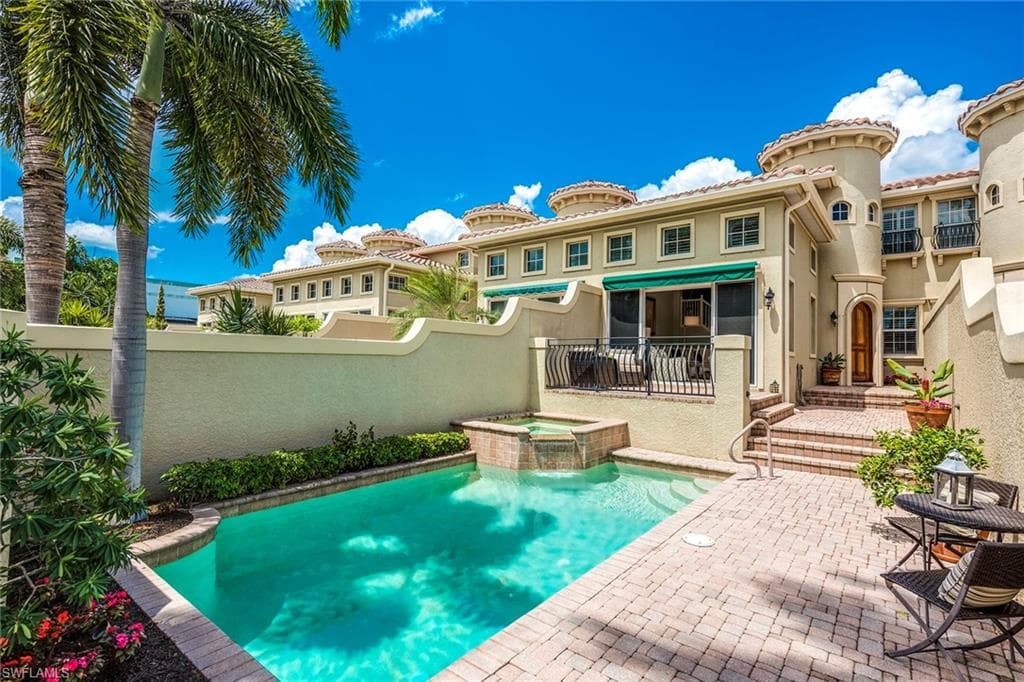 393 2nd AVE S 5 NAPLES, FL 34102