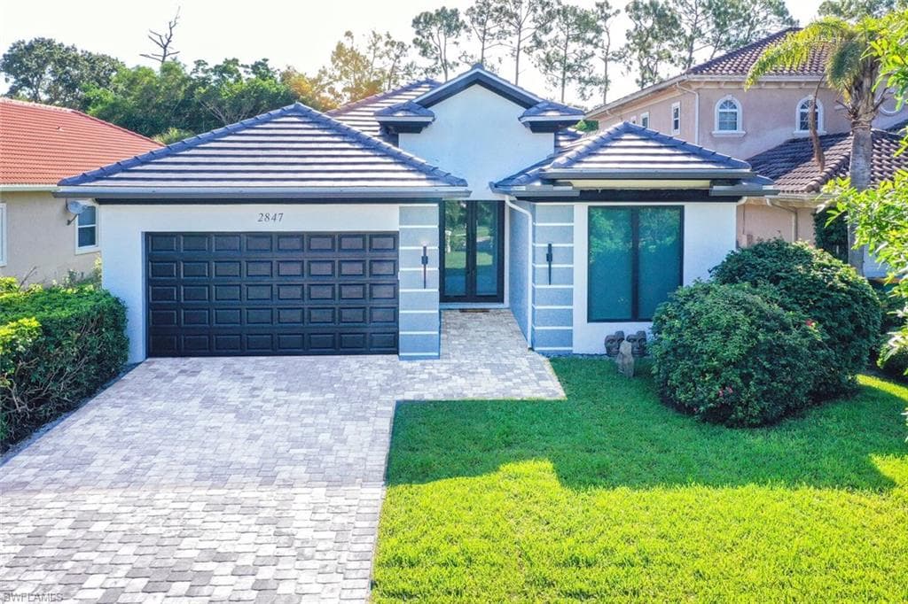 2847 Coco Lakes DR NAPLES, FL 34105
