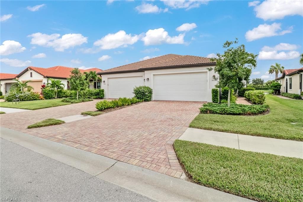 1458 Oceania DR S NAPLES, FL 34113
