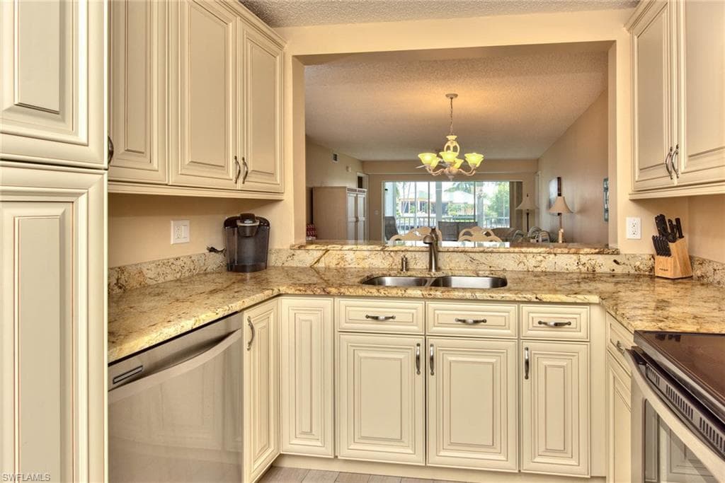 10686 Gulfshore DR A-101 NAPLES, FL 34108