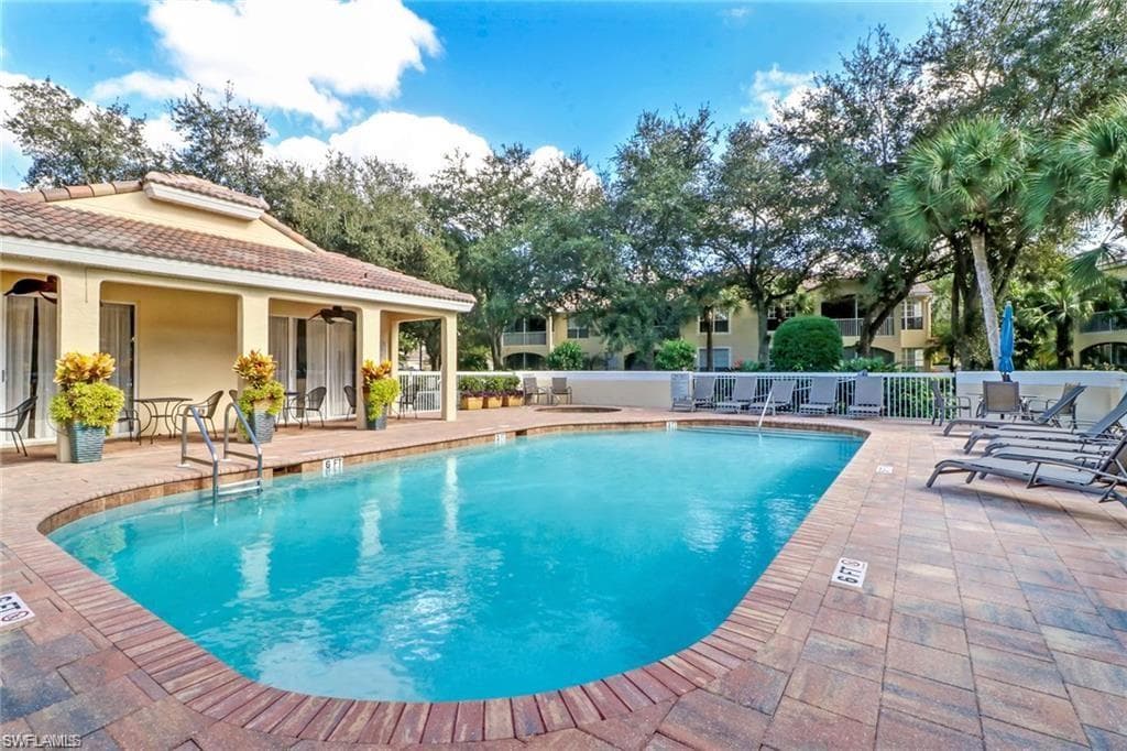 57 Silver Oaks CIR 204