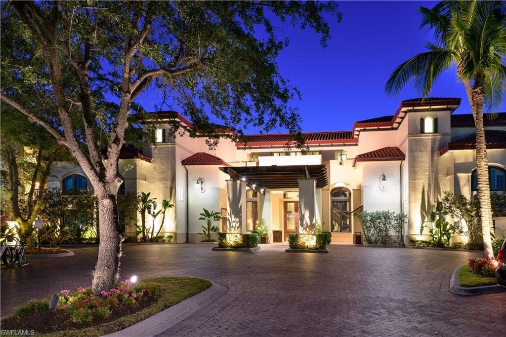 221 9th ST S 311 NAPLES, FL 34102