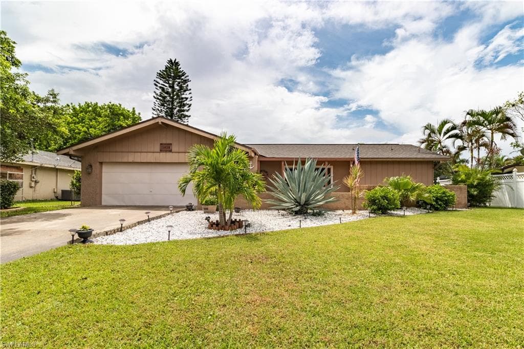 1828 Viscaya PKY CAPE CORAL, FL 33990