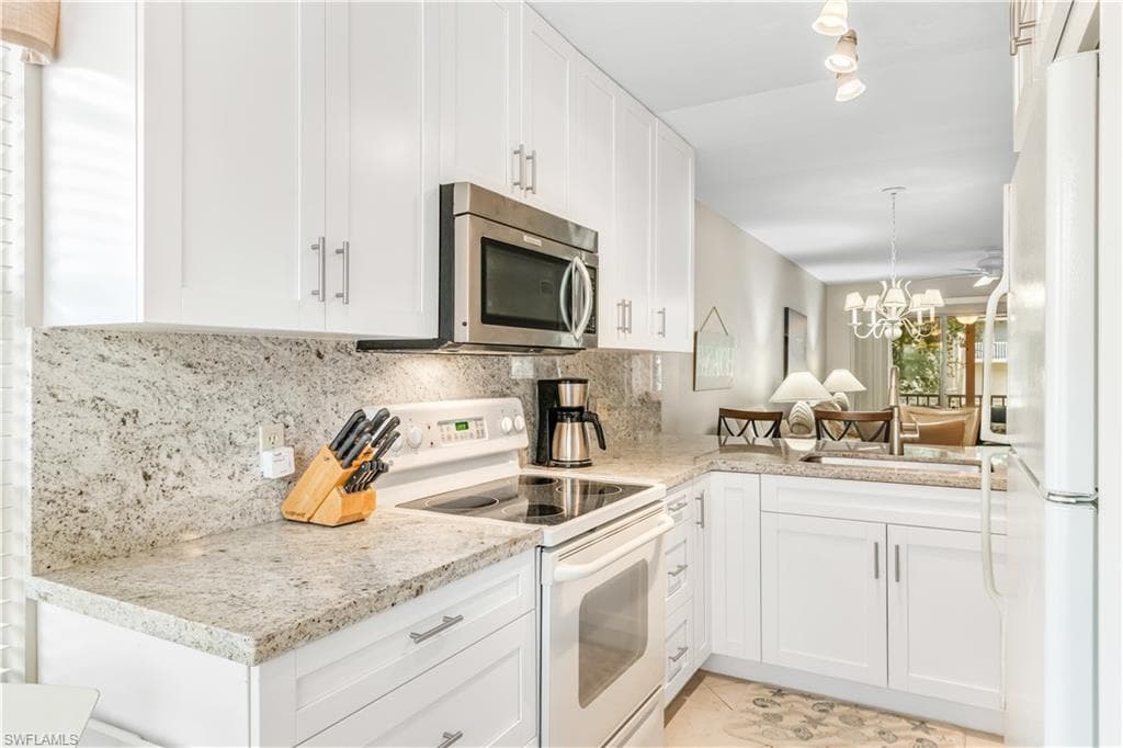 960 Huron CT 106 MARCO ISLAND, FL 34145
