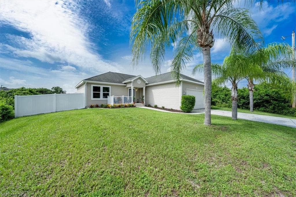 3205 37th ST SW LEHIGH ACRES, FL 33976