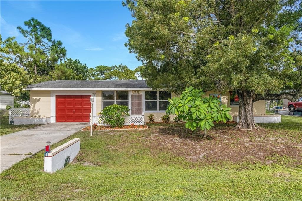 28 Maryland RD LEHIGH ACRES, FL 33936