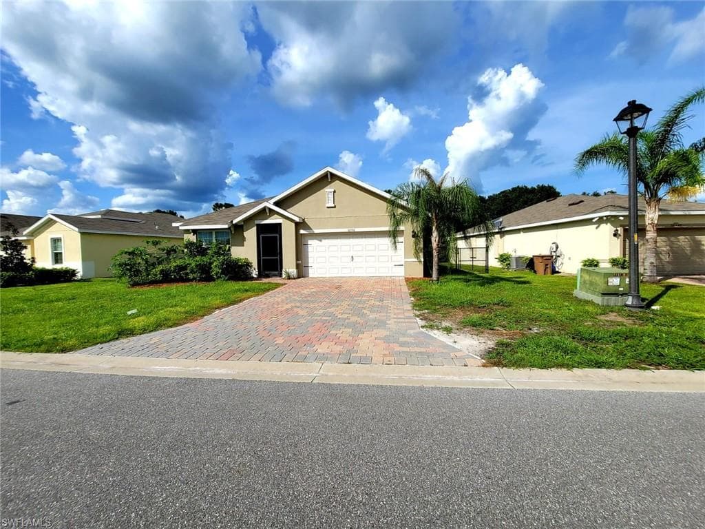 10556 Canal Brook LN LEHIGH ACRES, FL 33936