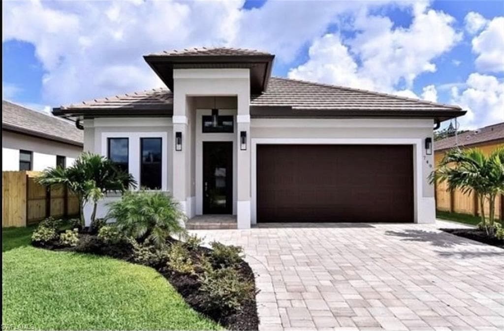 621 105th AVE N NAPLES, FL 34108