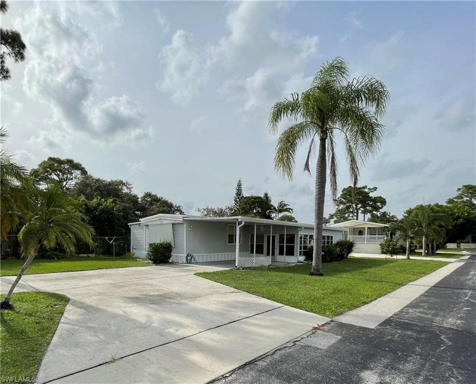 27300 Dee DR BONITA SPRINGS, FL 34135