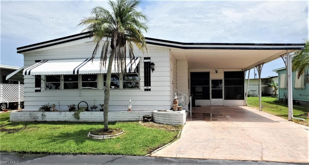 731 Leisure LN NORTH FORT MYERS, FL 33917
