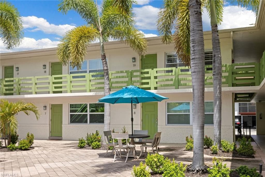 975 9th AVE S 19 NAPLES, FL 34102