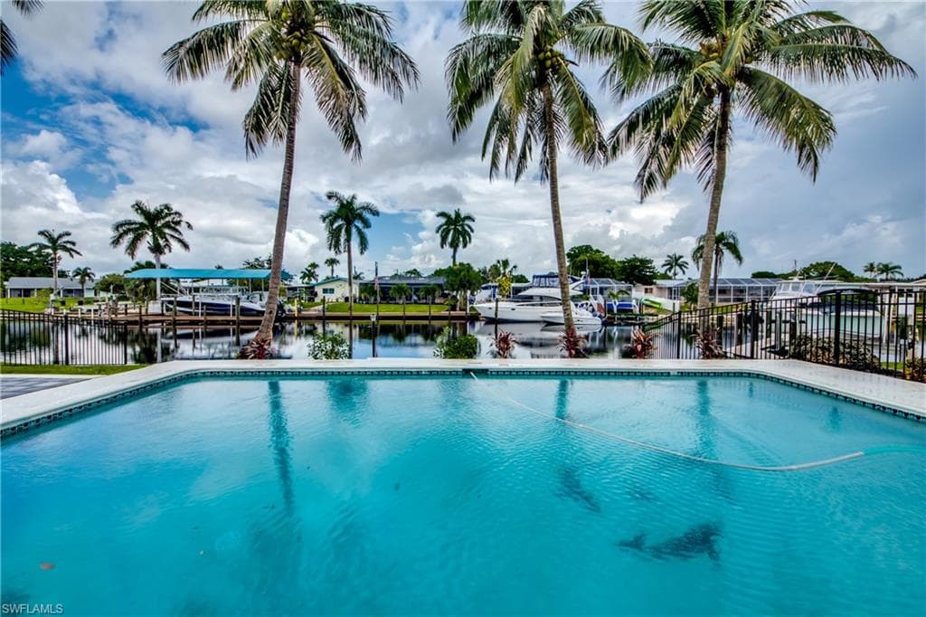 1720 Lakeview BLVD NORTH FORT MYERS, FL 33903