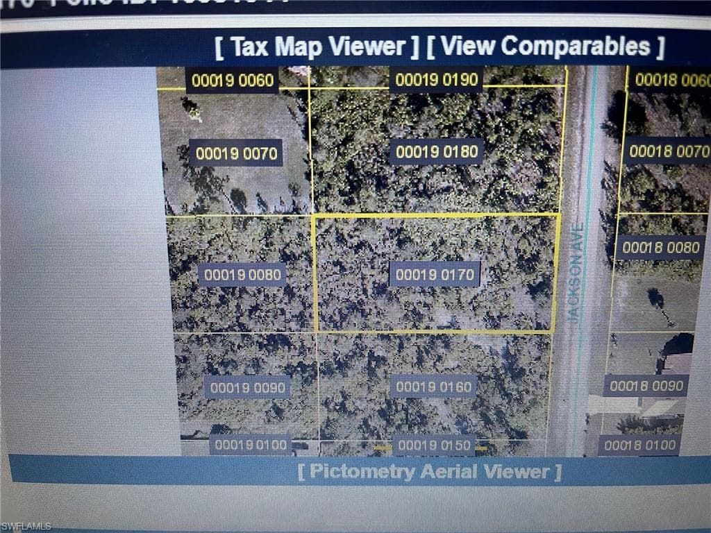 909 Jackson AVE LEHIGH ACRES, FL 33972
