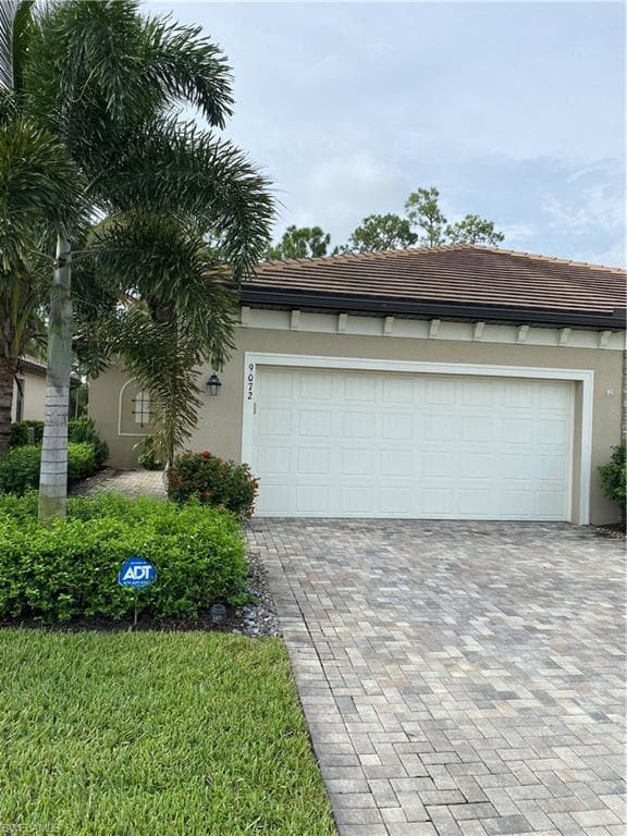 9072 Glenforest DR NAPLES, FL 34120
