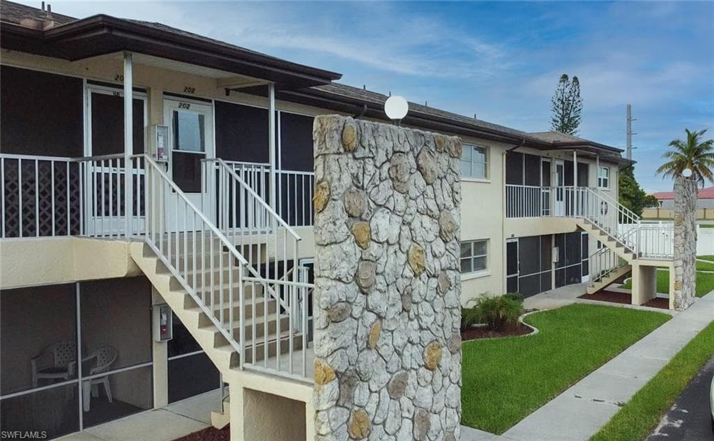 1617 SE 26th ST 202 CAPE CORAL, FL 33904