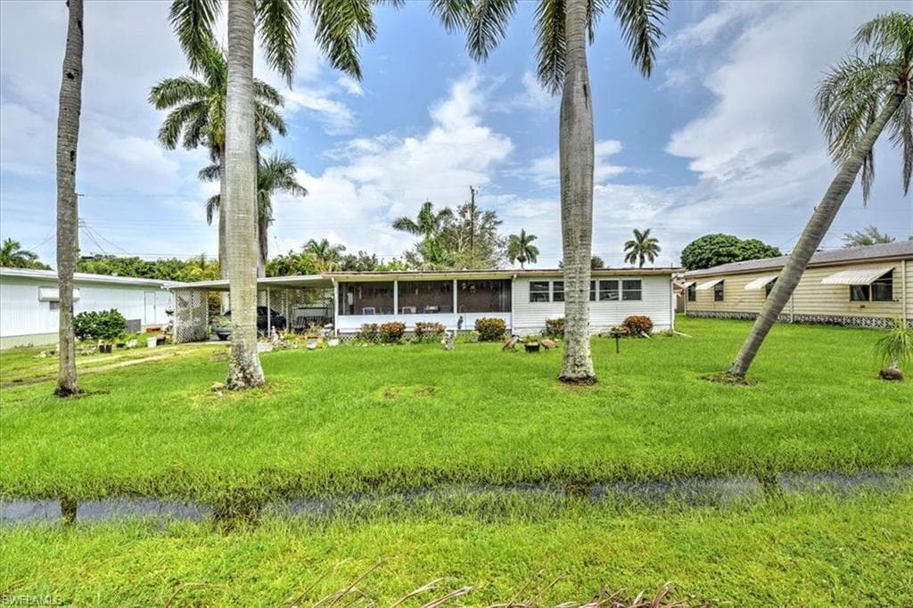 12200 MOSS DR FORT MYERS, FL 33908