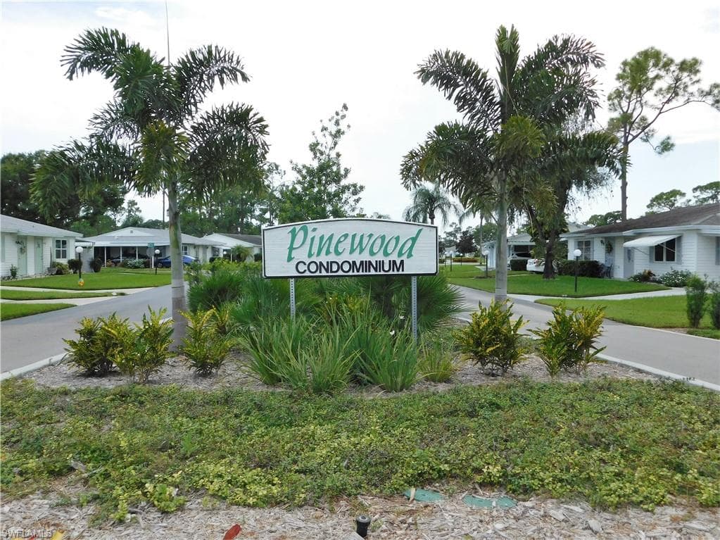 35 Pinewood BLVD LEHIGH ACRES, FL 33936