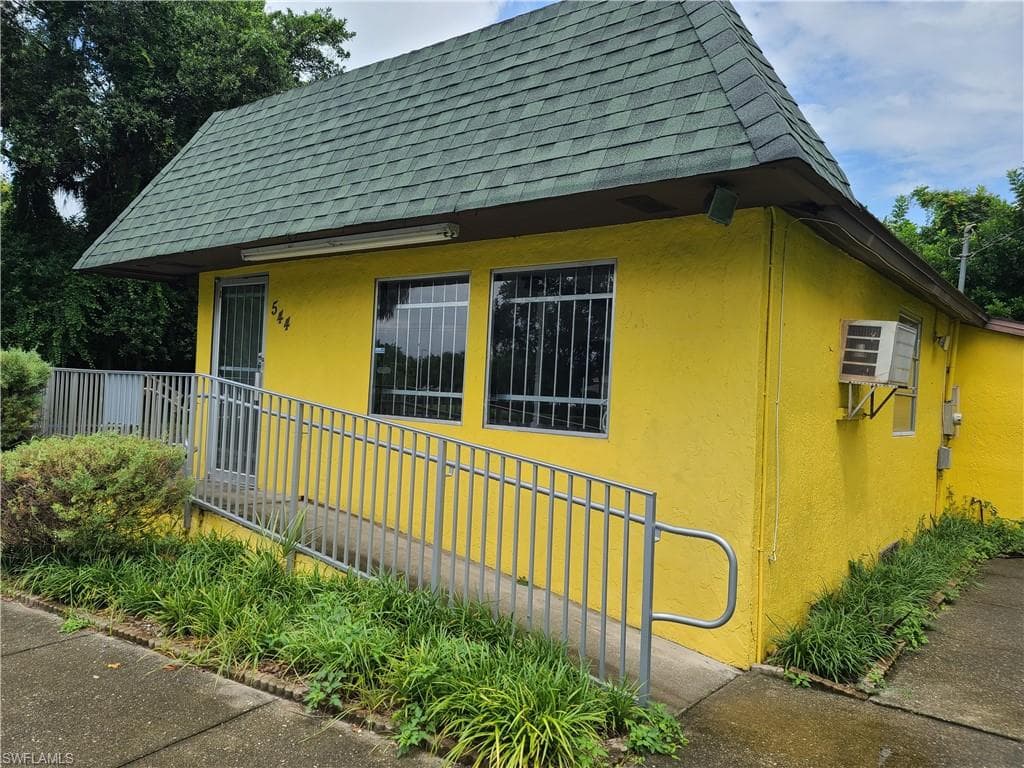 544 Pine Island RD NORTH FORT MYERS, FL 33903