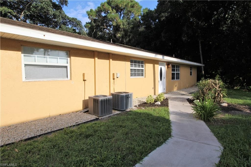 9996/9998 Connecticut ST BONITA SPRINGS, FL 34135