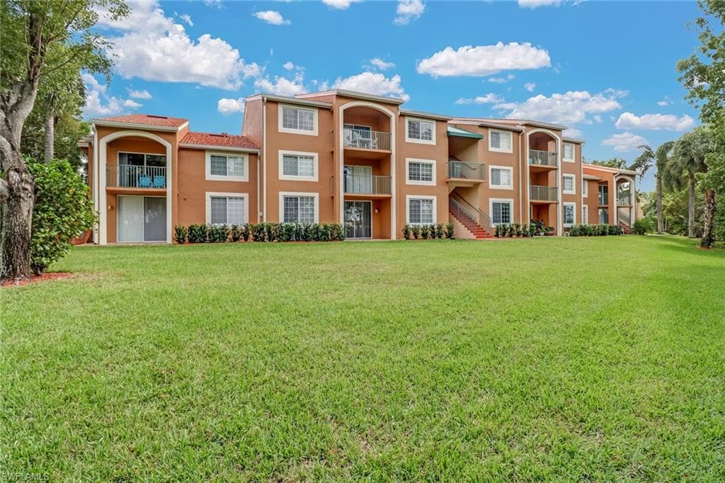 1205 Wildwood Lakes BLVD 103 NAPLES, FL 34104
