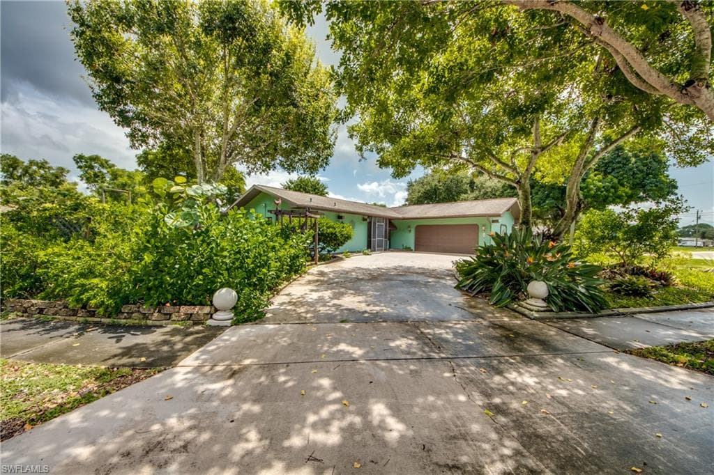 4802 Arnold Palmer CT NORTH FORT MYERS, FL 33903